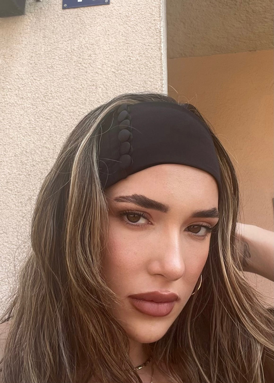 Vintage-inspired black Penelope headband with thick design, adding elegance to any outfit.
