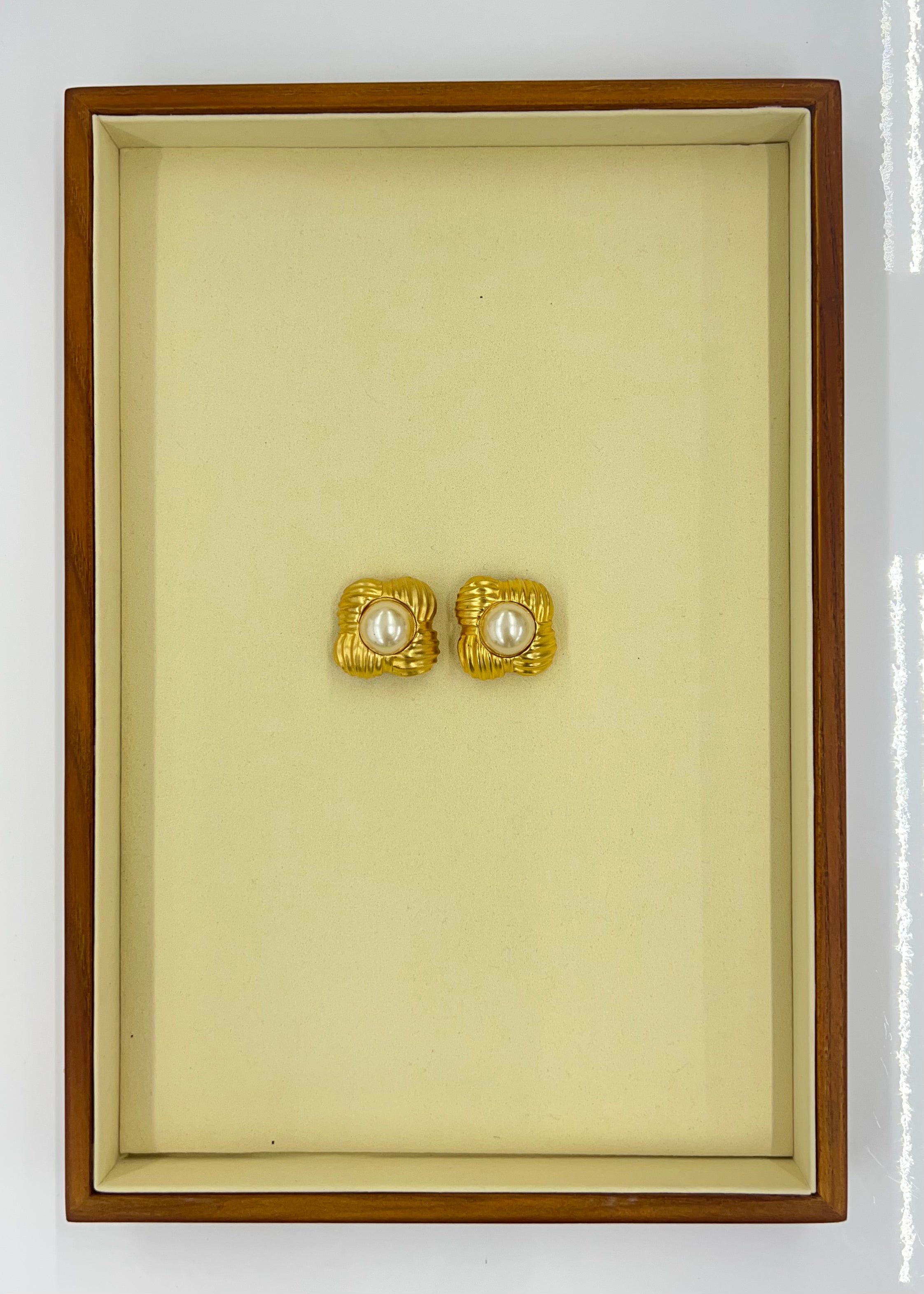 SQUARE GOLD & PEARL | EARRING
