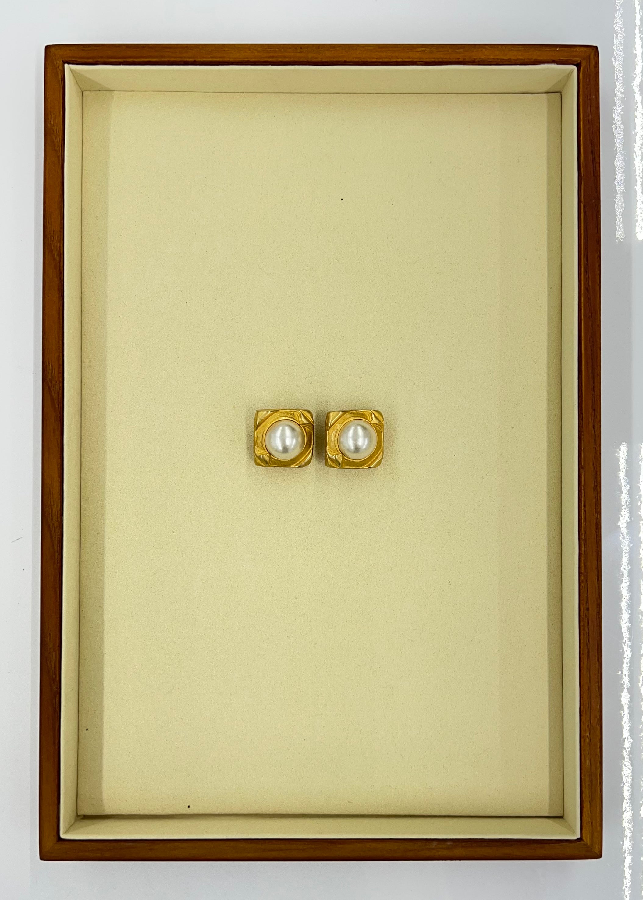 SQUARE GOLD & PEARL | EARRINGS