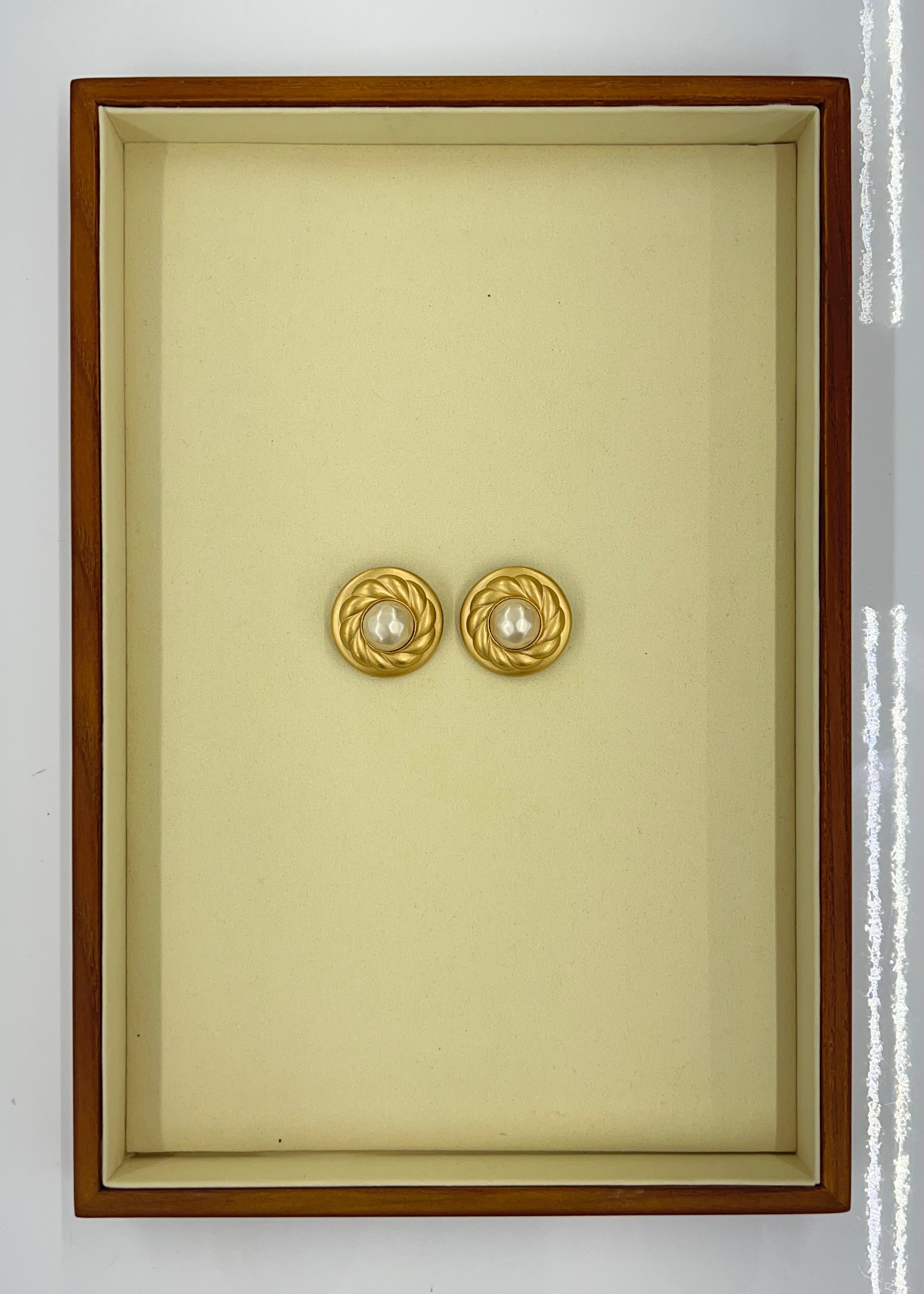 CIRCLE GOLD & PEARL | EARRINGS