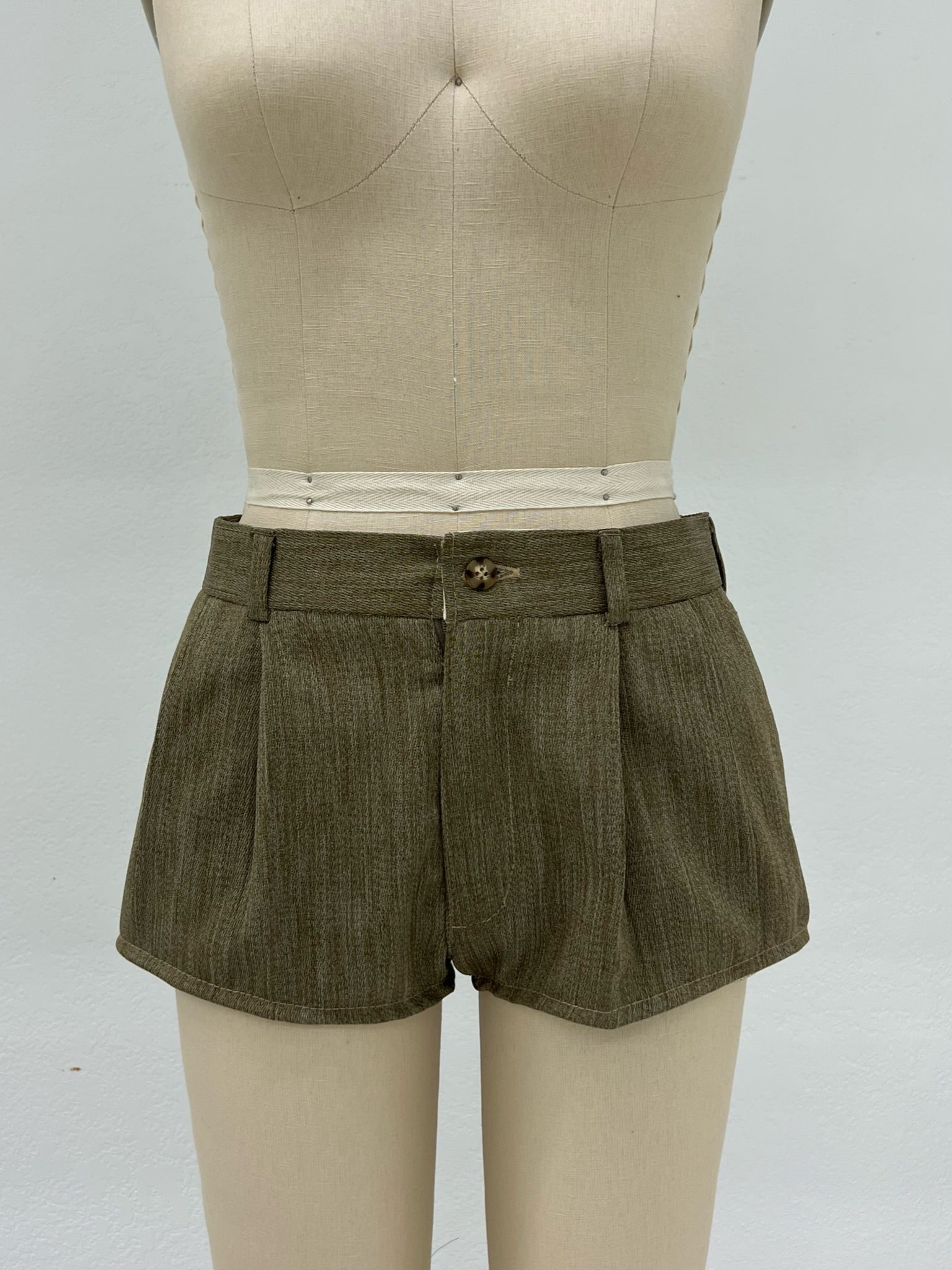 TROUSER MICRO SHORTS | OLIVE