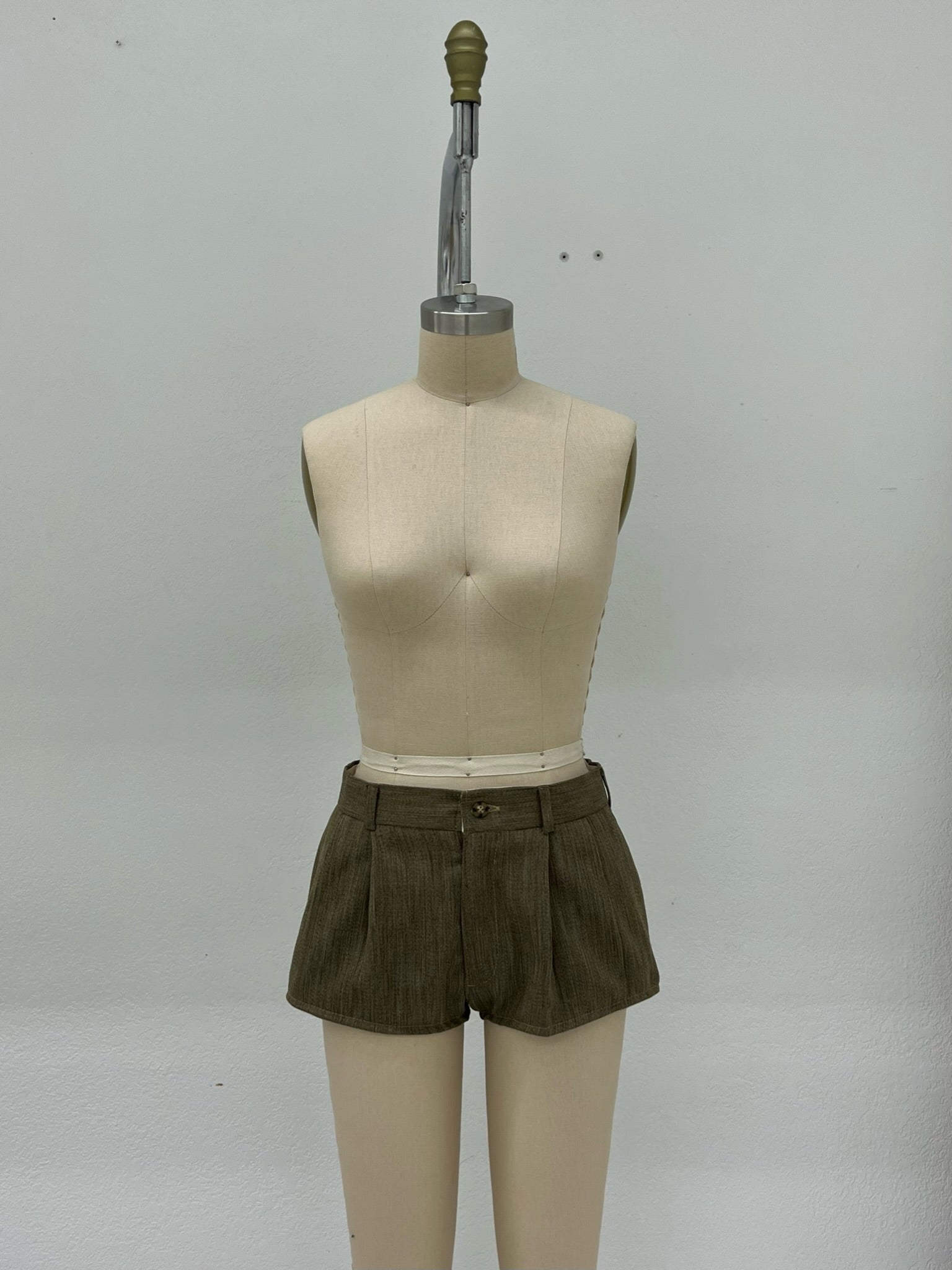 TROUSER MICRO SHORTS | OLIVE